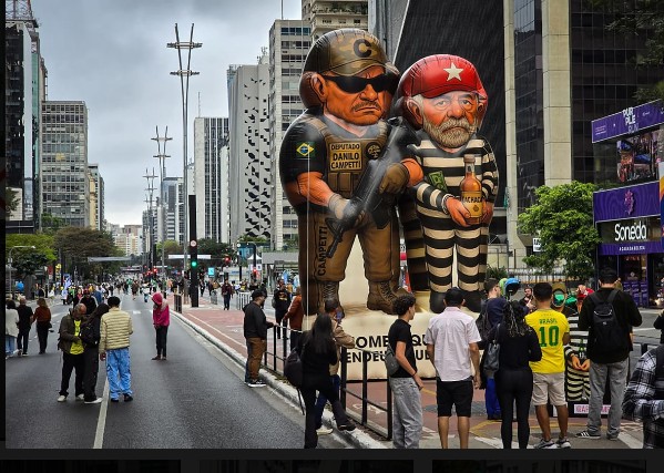 Paulista recebe atos pró-anistia e contra a prisão do ex-presidente Bolsonaro.