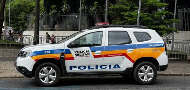 Contagem: Mulher de policial ameaça vizinha com arma de fogo e acaba sendo presa junto com o marido.