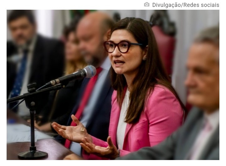 Filha de Fachin  é xingada e leva cusparada em universidade.