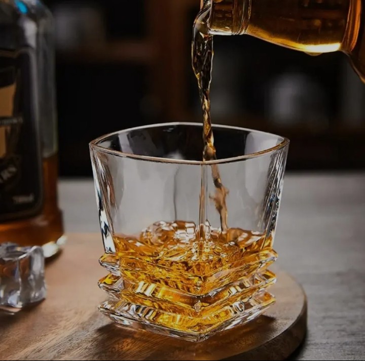 Alerta:  36% das bebidas alcoólicas vendidas no Brasil são falsificadas.