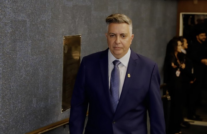 Caminhão que trafegar na faixa da esquerda no Anel Rodoviário de BH vai ser multado, diz prefeito de BH.