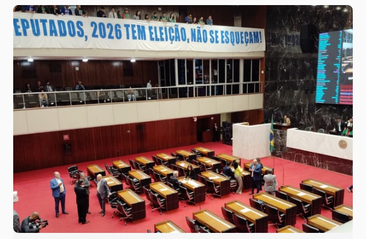 Assembléia atende oposição e tira a validade da reunião sobre privatização da Copasa.