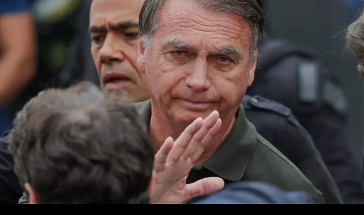 Audiência de custódia: Bolsonaro diz que surtou e violou a tornozeleira eletrônica.