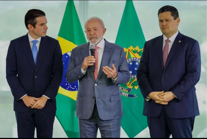 Acabou o amor? Motta e Alcolumbre não compareceram a evento de sanção do I.R.