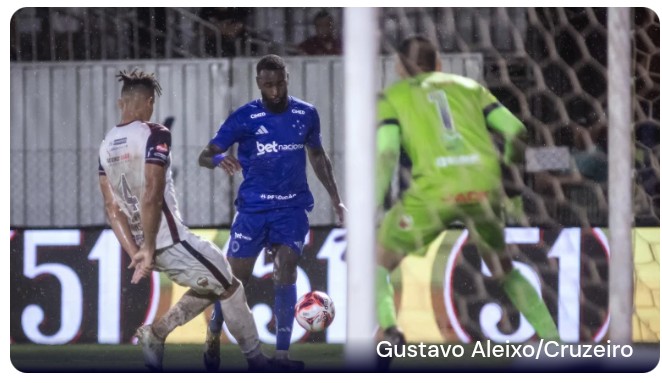 Matheus Pereira garante vitória no último minuto, e Cruzeiro respira no Campeonato Mineiro