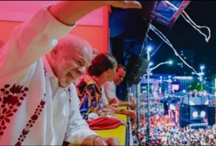 PT proíbe manifestações eleitorais em desfile que vai homenagear Lula