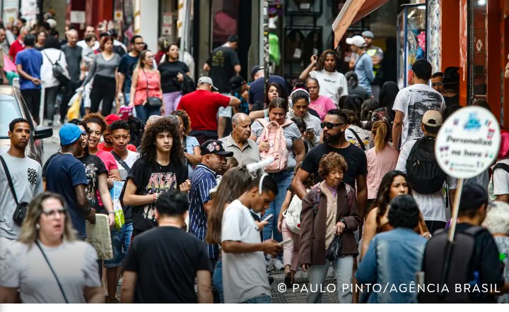 IBGE: População brasileira está envelhecendo e brasileiros morando sozinhos dispara
