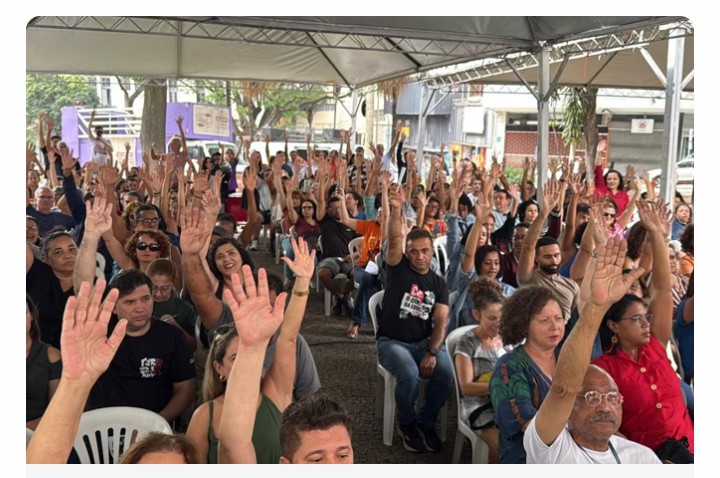 Greve educação BH: Após mobilização no centro de BH, categoria consegue uma reunião com a prefeitura para segunda-feira,(8)